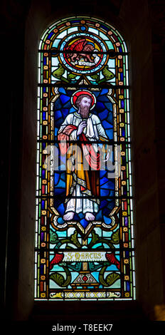 La dépeint dans le vitrail à l'église St Catherine, Hoarwithy Herefordshire Angleterre Royaume-uni. Février 2019. Banque D'Images