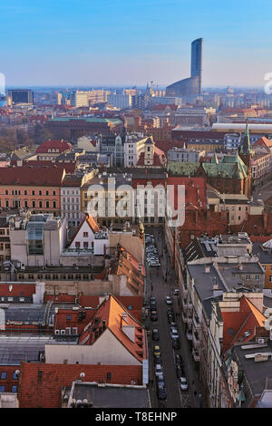 Wroclaw, Pologne. Vue aérienne de la Sky Tower et d'autres bâtiments Banque D'Images