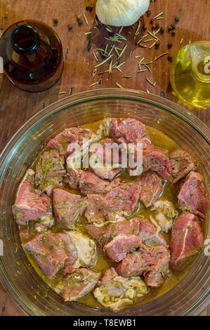 Faire mariner la viande bovine, une cuisine traditionnelle de l'aloyau du nord du Mexique, copy space Banque D'Images