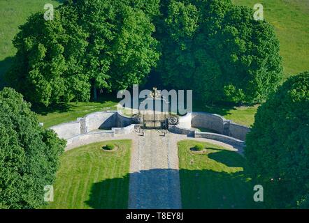 France, Val d'Oise, Parc naturel du Vexin français, Chaussy, Villarceaux estate, le château du 18e siècle (vue aérienne) Banque D'Images