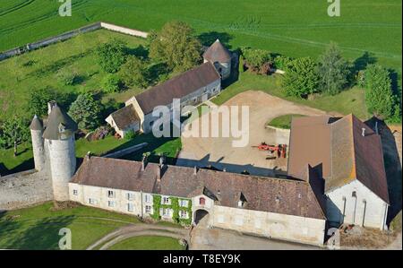 France, Val d'Oise, Parc naturel du Vexin français, Chaussy, exploitation céréalière (vue aérienne) Banque D'Images