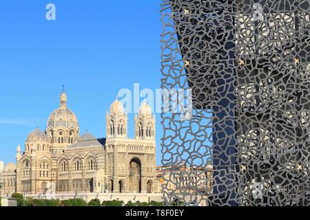 France, Bouches du Rhône, Marseille (2ème arrondissement), la cathédrale de la Major (Sainte Marie Majeure) vue depuis le MUCEM (Musée des civilisations de l'Europe et de la Méditerranée) Banque D'Images