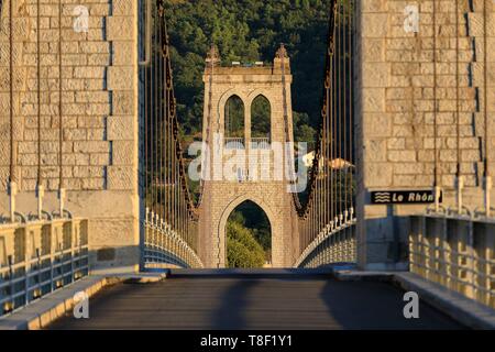 La France, l'Ardèche, La Voulte sur Rhône, pont suspendu sur le Rhône Banque D'Images