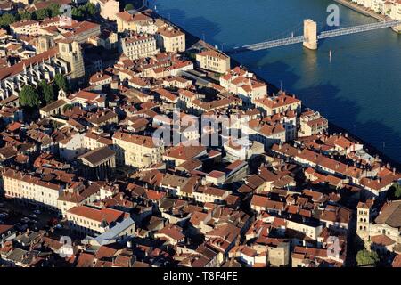 France, Isère, Vienne, pont suspendu sur le Rhône (vue aérienne) Banque D'Images