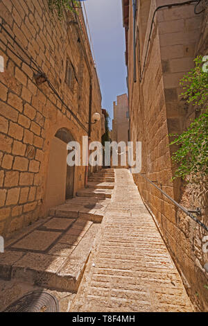 Passage étroit dans le vieux Jérusalem en Israël Banque D'Images