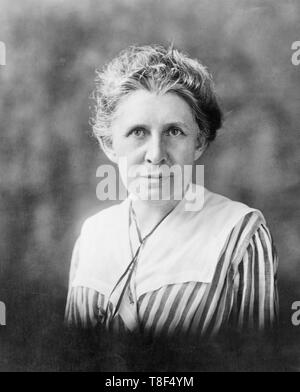 Ida Tarbell, half-length portrait, face à l'avant, vers 1925. Ida Tarbell était un écrivain, journaliste d'investigation, biographe et conférencier. Banque D'Images