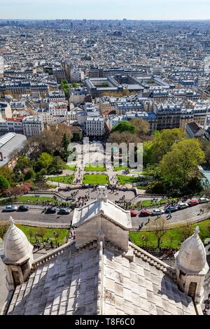 France, Paris, 18ème arrondissement, vue sur le SacrÚ-Cœur dôme vers la Place Saint Pierre et à Paris Banque D'Images