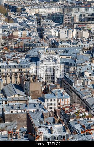 France, Paris, 18ème arrondissement, vue sur le SacrÚ-Cœur dôme vers AndrÚ del SartÚ Street Banque D'Images