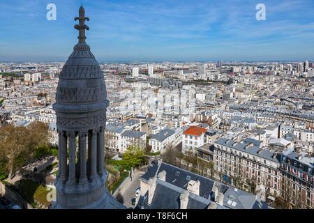 France, Paris, 18ème arrondissement, vue sur le SacrÚ-Cœur dôme au nord est de Paris Banque D'Images