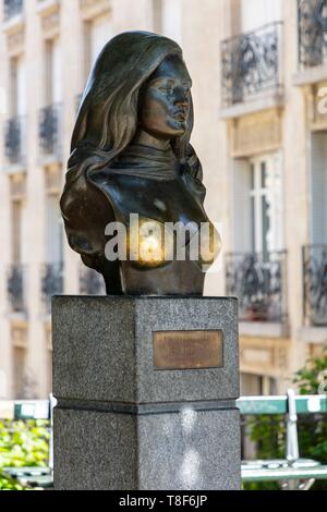 France, Paris, 18ème arrondissement, le buste de la chanteuse Dalida Dalida sur Square Banque D'Images