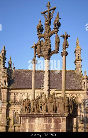 La France, Finistère, Saint Thegonnec, étape sur le chemin de Saint Jacques de Compostelle, calvaire détails de l'enclos paroissial Banque D'Images