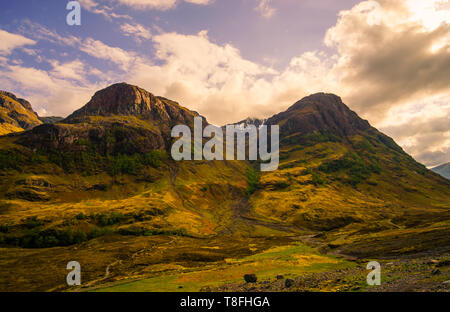 Glencoe ou montagnes de Glen Coe et col, vue panoramique de paysage, Lochaber Scottish Higlands, Ecosse. UK. Banque D'Images