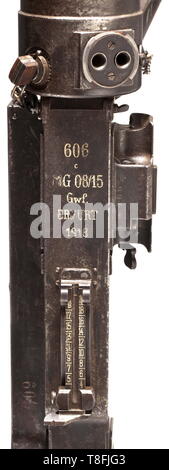 Un MG 08/15 sur bipied, arme désactivée Cal. 8 x 57, no. 606c. Pas de numéros correspondants. Sur le logement marqué 'Gwf. Erfurt 1918' pour l'Armurerie Royale d'Erfurt et de l'année de production 1918. Différentes marques d'acceptation impériale. Vue arrière tangent à l'échelle de 4 à 20. Bipied. Terminé en grande partie fini d'origine. Les taches et piqûres dans les lieux. Principalement à l'avant du logement, sur le couvercle et sur veste refroidis par eau. Parties en bois regarder presque neuf. L'authenticité n'est pas garantie. Au total, bon état encore d'une arme intéressante. Soigneusement transformé en une arme désactivée. Additional-Rights Clearance-Info-certifié,-Not-Available Banque D'Images