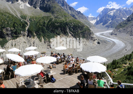 Terrasse panoramique. La Mer de Glace. Glacier alpin de vallée. Massif du Mont-Blanc. Chamonix Mont-Blanc. Banque D'Images