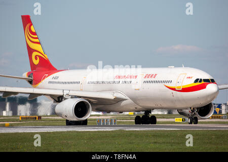 Une Chine de Hainan Airlines Airbus A330, l'enregistrement B-6539 prépare à décoller de l'aéroport de Manchester, Angleterre. Banque D'Images