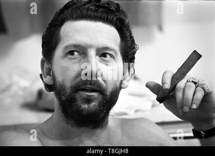 Londres : Jerry Lee Lewis posées fumer un cigare en coulisses au Palladium à Londres en 1972(Photo de Gijsbert Hanekroot) Banque D'Images