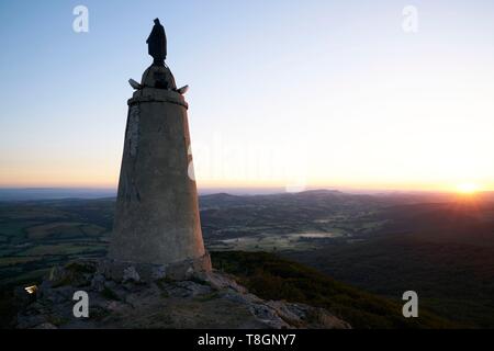 La France, Tarn, Lacaune, Monts de Lacaune, Parc Naturel Régional du Haut Languedoc, le roc de Montalet, lieu de pèlerinage, statue de la Vierge Banque D'Images