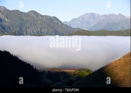 France, Hautes Pyrenees, Aspin, vue vers la Vallée du Louron, paysage Banque D'Images