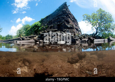 Viewl sous-marine autour de l'une des structures composant l'ancienne ville de Nan Madol, Unesco world heritage site, Pohnpei, États fédérés de Micron Banque D'Images