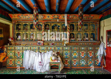 L'Inde, l'état de Jammu-et-Cachemire, Ladakh, Himalaya, vallée de l'Indus, Mâtho monastère (Gompa), des statues du Bouddha dans une armoire vitrée d'un temple du monastère Banque D'Images