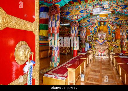 L'Inde, l'état de Jammu-et-Cachemire, Ladakh, Himalaya, vallée de l'Indus, Mâtho monastère (Gompa), à l'intérieur statue de Bouddha Sakyamuni Dukang Somar (nouvelle salle de culte) Banque D'Images