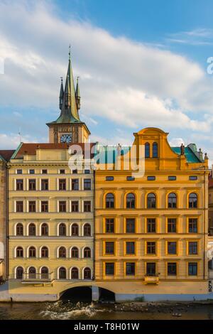 République tchèque, Praha, inscrite au Patrimoine Mondial de l'UNESCO, vue de Mala Strana et le pont Charles de la rivière Vlatva Banque D'Images