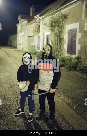 La France, Cher, Veaugues, enfants déguisés pour l'halloween Banque D'Images