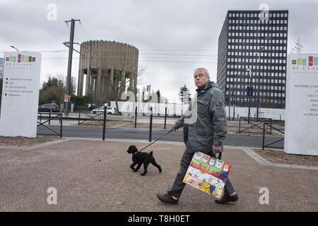 France, Hauts de Seine, Clamart, par Walker et son chien Banque D'Images