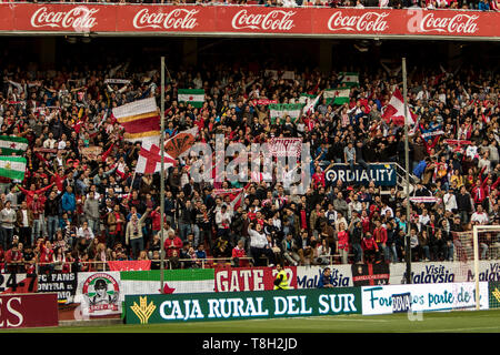 Les partisans du FC Séville lors du match de La Liga BBVA entre le FC Séville et l'Atlético de Madrid au Ramon Sanchez Pizjuan Stadium le 1 mars 2015 à Séville, Espagne Banque D'Images