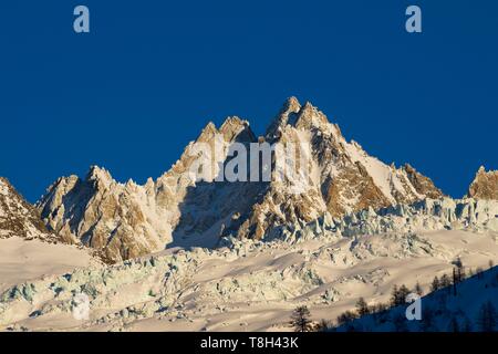 France, Haute Savoie, Chamonix Mont Blanc, Massif du Mont Blanc, l'aiguille et glacier du Tour au coucher du soleil Banque D'Images