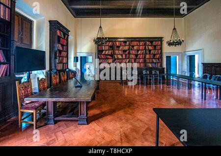 Bibliothèque et salle de réunion de l'intérieur de l'Université Campus Lien Casale San Pio V (Saint Pio V House), à Rome, Italie Banque D'Images