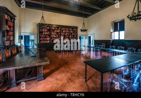 Bibliothèque et salle de réunion de l'intérieur de l'Université Campus Lien Casale San Pio V (Saint Pio V House), à Rome, Italie Banque D'Images