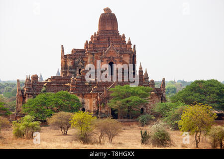 Vue d'un temple, le vieux Bagan village, région de Mandalay, Myanmar, en Asie Banque D'Images