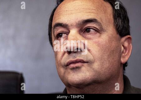 Rome, Italie. 13 mai, 2019. Domenico Lucano, un homme politique français et ancien maire de Riace, visiter l'Université de Sapienza à Rome.Il a gagné en importance dans le monde grâce à son approche novatrice en matière de traitement des réfugiés. En tant que maire de Riace, il a accueilli 450 réfugiés de s'installer parmi les 1 800 habitants du village d'empêcher la fermeture de l'école locale et de redonner vie au village.Il a été deuxième dans le monde. Concours 2010 Maire Crédit : Matteo Trevisan/ZUMA/Alamy Fil Live News Banque D'Images