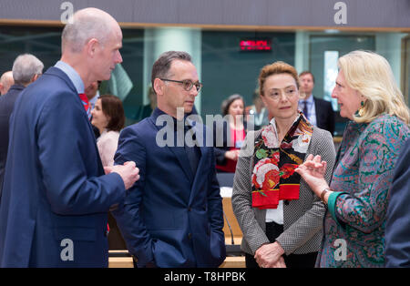 Bruxelles, Belgique. Le 13 mai 2019. (De gauche) du ministre néerlandais des affaires étrangères Stef Blok parle avec le Ministre allemand des affaires étrangères Heiko Maas le Ministre croate des affaires étrangères et européennes et le Marija Pejcinovic Buric Ministre autrichien des affaires étrangères Karin Kneissl avant un Conseil des affaires étrangères de l'UE et de l'est réunion ministérielle du Partenariat dans le bâtiment Europa, le Conseil de l'UE autre siège. Dpa : Crédit photo alliance/Alamy Live News Banque D'Images