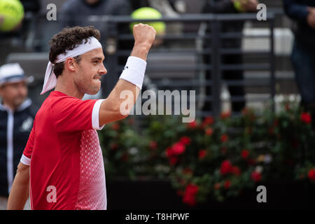 Rome, Italie. 13 mai, 2019. Marco Cecchinato (ITA) célèbre la victoire contre Alex De Minaur (AUT) au cours d'Internazionali BNL D'Italia Italian Open au Foro Italico, Rome, Italie le 13 mai 2019. Photo par Giuseppe maffia. Credit : UK Sports Photos Ltd/Alamy Live News Banque D'Images