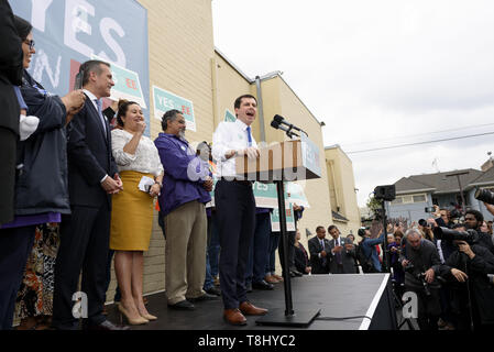 Los Angeles, CA, USA. 9 mai, 2019. Le candidat démocrate à la maire Pete Buttigieg parle à un rassemblement électoral à Los Angeles. Buttigieg est le maire de South Bend, Indiana et un ancien agent du renseignement naval. Ronen Crédit : Tivony SOPA/Images/ZUMA/Alamy Fil Live News Banque D'Images