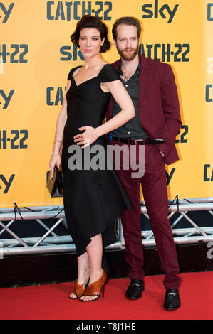 Tessa Ferrer et guest assistant à la première de la série TV "Catch 22 / Catch-22" à l'espace Cinema Moderno le 13 mai 2019 à Rome, Italie. Banque D'Images