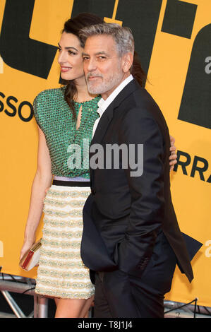 George Clooney et sa femme Amal Clooney assistant à la première de la série TV "Catch 22 / Catch-22" à l'espace Cinema Moderno le 13 mai 2019 à Rome, Italie. Banque D'Images