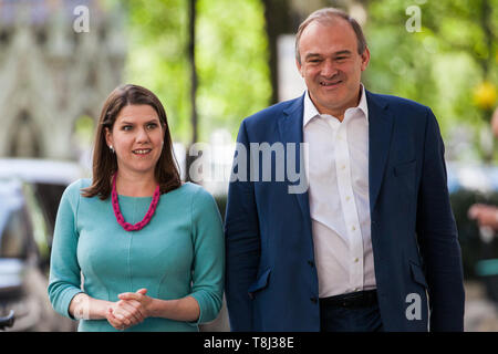 Londres, Royaume-Uni. 14 mai, 2019. Jo Swinson MP, Chef adjoint, et Ed Davey, député de Kingston et de Surbiton, arriver à lancer une affiche critiquant la chef du Parti du Travail de la coopération de Jeremy Corbyn avec le Parti conservateur en tentant de transmettre Brexit à utiliser dans le cadre des libéraux-démocrates' campagne pour les élections européennes. Credit : Mark Kerrison/Alamy Live News Banque D'Images