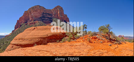 Courthouse Butte et Cathedral Rock vu du banc des juges, Sedona, Arizona, United States Banque D'Images