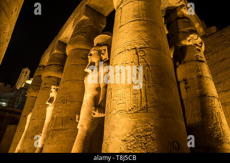 Temple de Louxor de nuit, Luxor, Egypte Banque D'Images