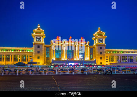 La gare de Pékin à Beijing, Chine à nuit Banque D'Images