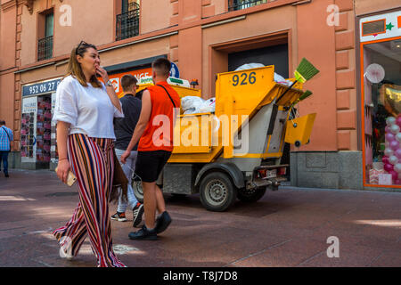 Séville, Espagne 8 mai 2019 balayant le rues par le service municipal Banque D'Images