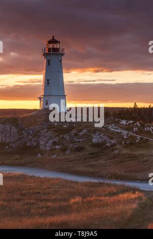 Le Canada, la Nouvelle-Écosse, Louisbourg, Louisbourg LIghthouse, dusk Banque D'Images