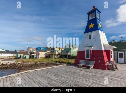 Le Canada, la Nouvelle-Écosse, Cabot Trail, Chéticamp, ville phare peint dans les couleurs de l'Acadie Banque D'Images