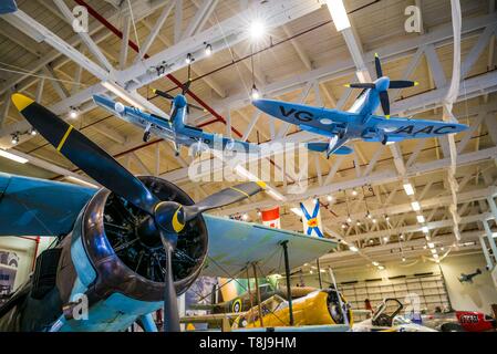 Le Canada, la Nouvelle-Écosse, Shearwater, Shearwater Aviation Museum, Musée de l'aviation militaire maritime du Canada à la BFC Shearwater, biplan Fairey Swordfish avec des modèles d'avions WW2 Banque D'Images