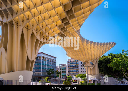 Séville, Espagne 8 Mai 2019 : Détails du Metropol Parasol, Setas de Sevilla , la plus grande structure en bois dans le monde, , situé à Plaza de la F Banque D'Images