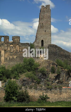 Ruines du château (en tchèque Okor Okoř),au nord-ouest de Prague, dans la région de la République tchèque. Banque D'Images