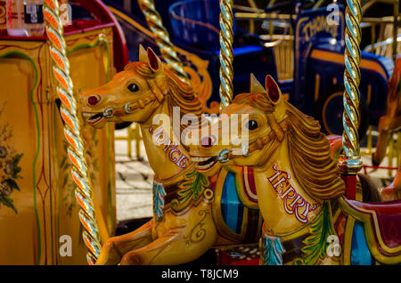 Les chevaux du carrousel de foire Banque D'Images